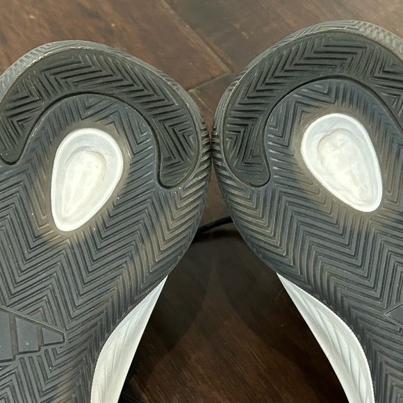 New Adidas ball shoes - Picture 5 of 6